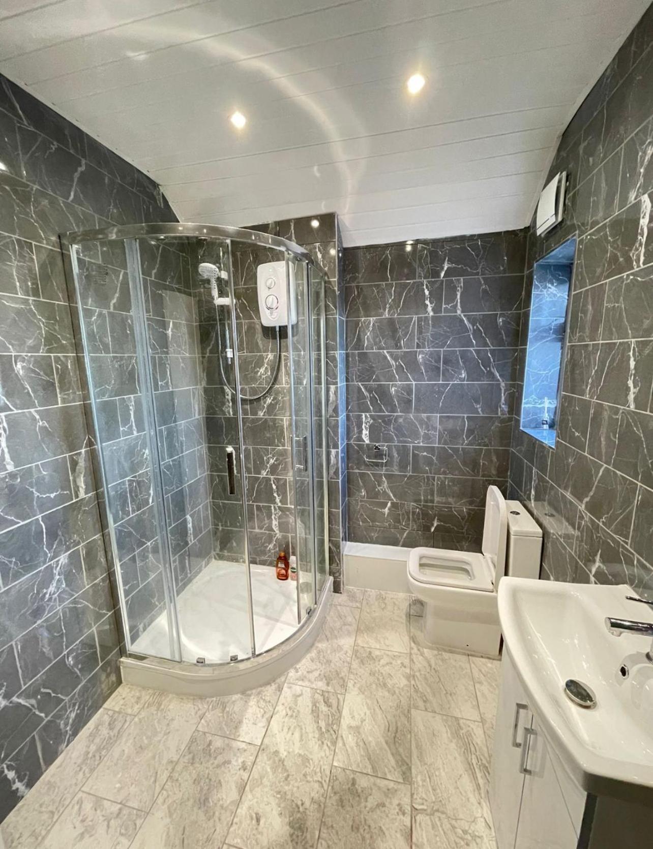 Holyheadinn Bagian luar foto